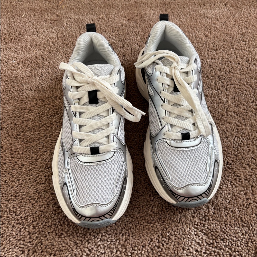 Stylish White and Gray Sneakers - Picture 2 of 8